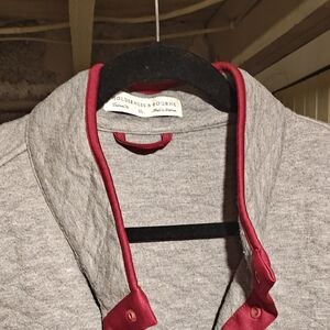 Holderness & Bourne Gray Zip-Up Sweater with Red Accents